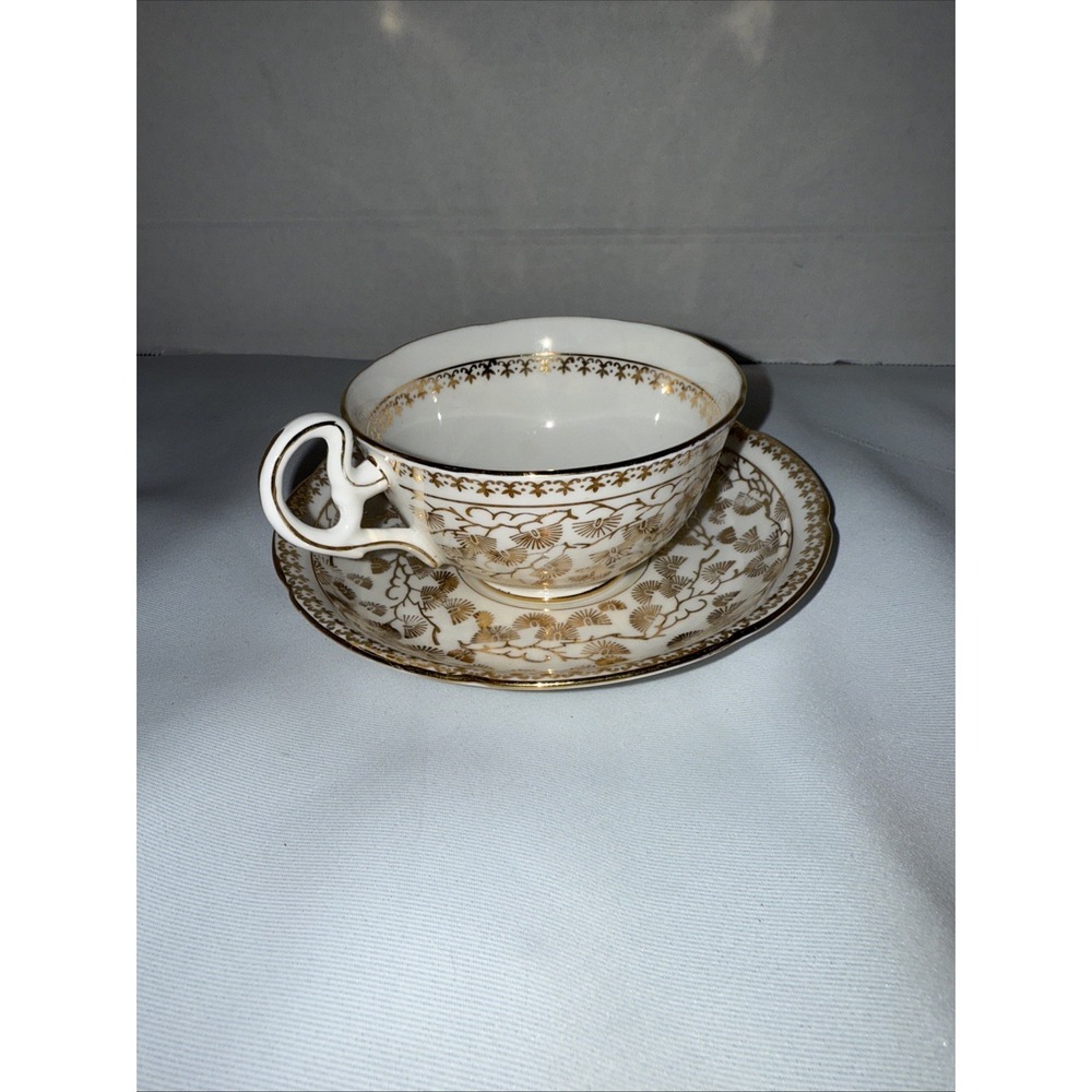 ROYAL GRAFTON GILDED BONE CHINA FLORAL‎ TEACUP & SAUCER